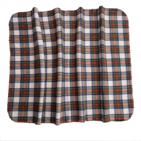 Comparer les prix de Couverture de Noël à carreaux TIAKI pour chien et chat - L 100 x l 70 cm