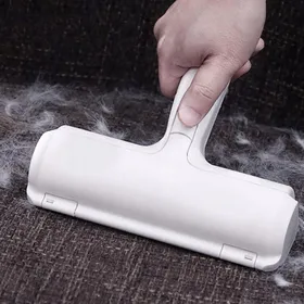 Comparer les prix de BROSSE ROULANTE POUR NETTOYER LES POILS DE CHIEN