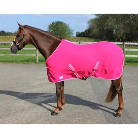 Comparer les prix de Couverture polaire pour cheval avec sangle Q-essentials Color - 155 cm (Longueur totale: 205 cm)
