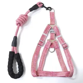 Comparer les prix de Laisse pour chien Sangle poitrine et dos Porte-linge poitrine et dos laisse ajustable Rose 15120cmpour 8-16kg PZCC