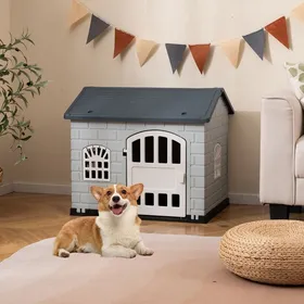 Comparer les prix de Maison pour Animaux en PP COSTWAY Porte Verrouillable 3 Fenêtres Toit Incliné Abri pour Chien pour Intérieur Extérieur Gris