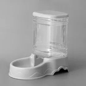 Comparer les prix de Distributeur de croquettes pour chiens et chats Désignation : Distributeur 3.5L 704185 Label