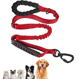Comparer les prix de Laisse élastique antichoc pour chien  12 à 19 mètre  Poignée renforcée double couche  Éléments réfléchissants  Rouge