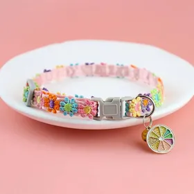Comparer les prix de Collier de chat réglable en dentelle, décoration florale mignonne, collier pour animaux de compagnie avec cloche et pendentif pour chat, chiot, chaton, accessoires white