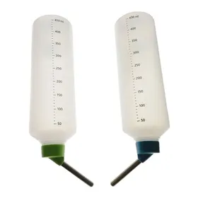 Comparer les prix de Un lot de deux biberons en plastique 450ml pour chinchillas, lapins couleurs aléatoires.