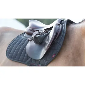 Comparer les prix de Tapis de selle pour cheval LeMieux X-Grip Twin Sided Euro Jump - black - L
