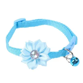 Comparer les prix de Collier pour petit chat/chien, clochette à fleurs, collier pour animal de compagnie, réglable, facile à porter, boucle, joli collier pour chat, accessoires pour chats, vente en gros~01582