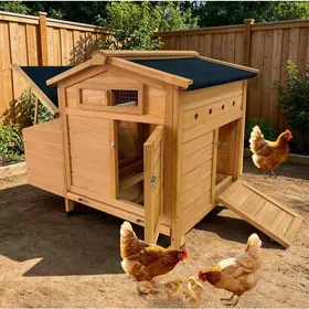 Comparer les prix de Poulailler en bois sur pieds 104 x 60 x 715 cm avec pondoir perchoir rampe et fenêtre grillagée