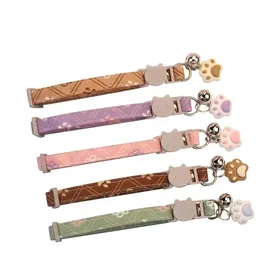 Comparer les prix de Ensemble de colliers réglables - GRANDSALEY - Lot 5 - 19–30 cm - Empreintes de pattes - Clochette & boucle sécurité